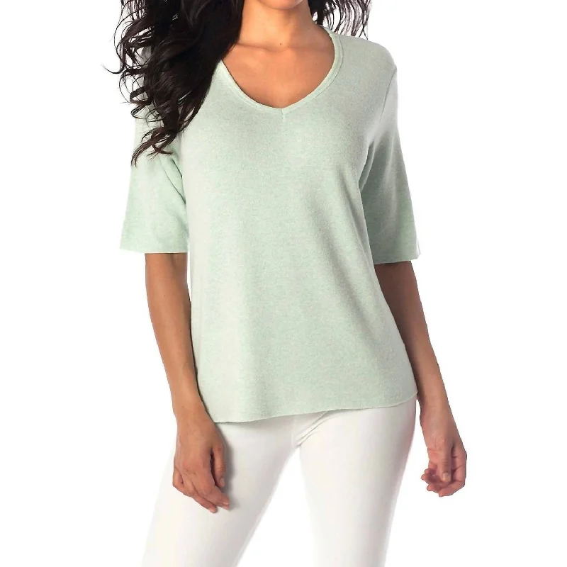 French Kyss - Jacqueline Kashmira V-Neck Short Sleeve